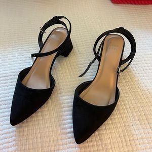 BLACK CLOSED TOE BLOCK HEEL